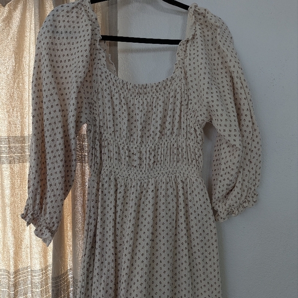 Neuflora Dresses & Skirts - Neuflora Ivory Floral Midi Dress